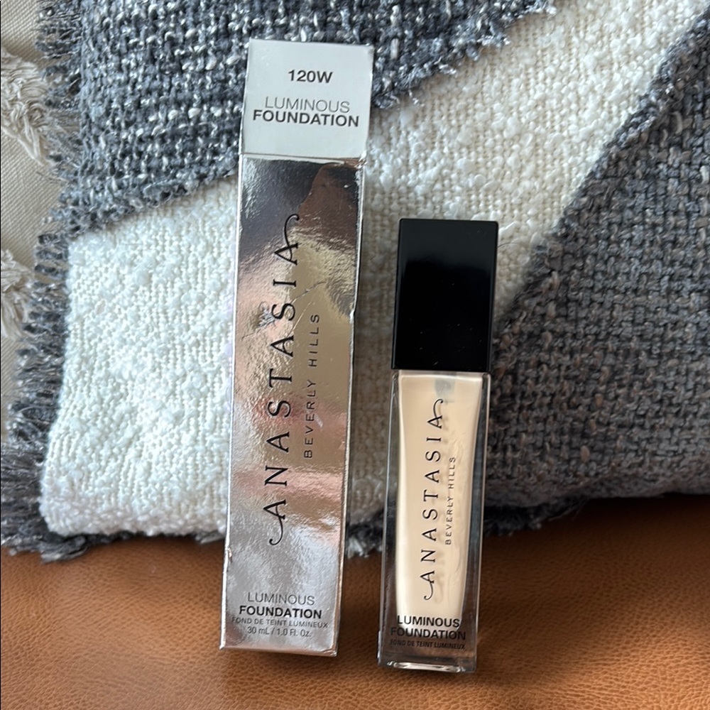 Anastasia Beverly Hills Luminous Foundation, 120 W, Vegan, NWT
